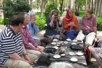 Tee im Garten des feudalen Abbasi-Hotels
