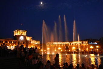 Bild: Wasserspiele am Platz der Republik Bild: Wasserspiele am Platz der Republik
