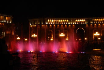 Bild: Wasserspiele am Platz der Republik