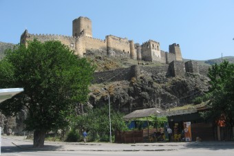 Bild: Die Burg muss erklommen werden Bild: Die Burg muss erklommen werden