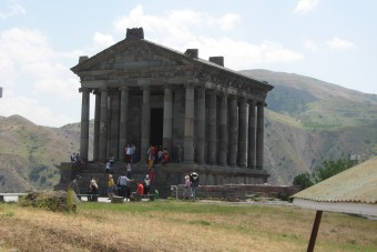 Bild: Sonnentempel in Garni