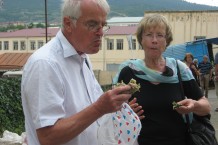 Bild: Barbara und Eck probieren das Kräuterbrot Bild: Barbara und Eck probieren das Kräuterbrot