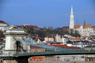 Kettenbrücke mit Burgviertel
