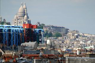 Sacre Coeur hinter dem Centre George Pompidou