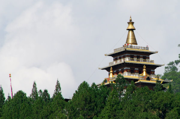 Die Stupa von weitem