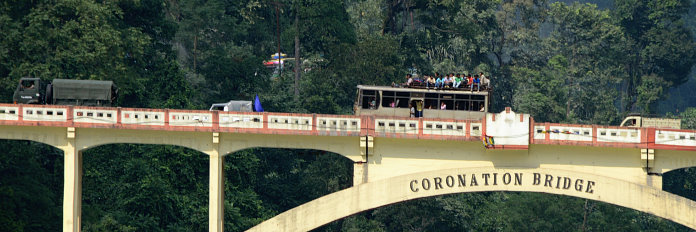 Bild: Überfüllter Bus auf der Coronation Bridge
