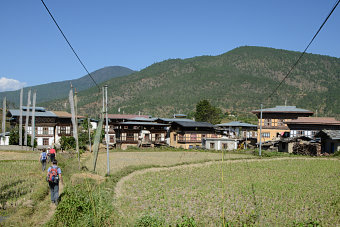 Bild: Ein typisches Dorf durch das wir bei der Wanderung kommen