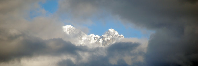 Bild: Wir sehen kurz ein wenig Bergspitze des Kanchendzonga