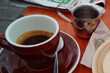 Bild: Short Black plus Wasser ist gleich Long Black Bild: Short Black plus Wasser ist gleich Long Black