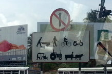 Bild: Da ist ja alles Mögliche verboten auf der Autobahn :-)