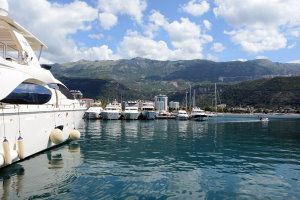 Bild: Am Hafen von Budva Bild: Am Hafen von Budva
