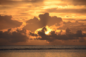 Bild: Sonnenuntergang wieer mit Wolken Bild: Sonnenuntergang wieer mit Wolken