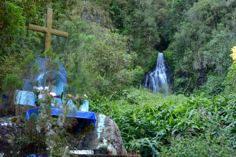 Bild: Wasserfall mit Kapelle Bild: Wasserfall mit Kapelle