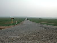 Bild: Die letzte geteerte Strasse Bild: Die letzte geteerte Strasse