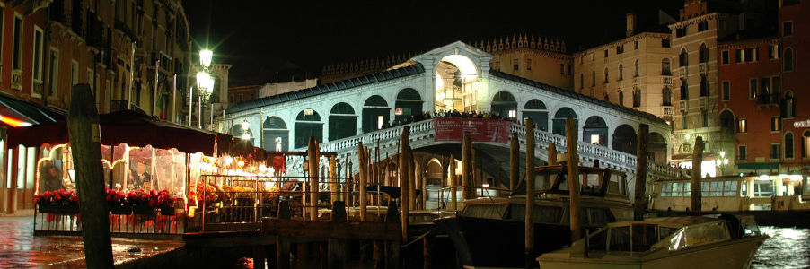 Bild: Rialtobrücke bei Nacht