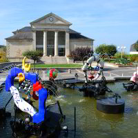Brunnen von Niki de Saint Phalle in Chateau-Chinon Brunnen von Niki de Saint Phalle in Chateau-Chinon