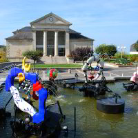 Brunnen von Niki de Saint Phalle in Chateau-Chinon