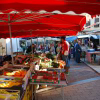 Auf dem Markt in Décize Auf dem Markt in Décize