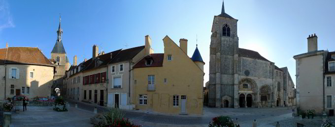 Platz vor der Stiftskirche