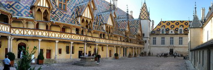 Innenhof des Hotel Dieu Innenhof des Hotel Dieu