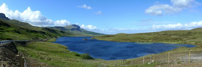 Auf der Rückfahrt nochmals der Old Man of Storr Auf der Rückfahrt nochmals der Old Man of Storr