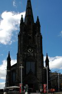 entweihte Kirche mit Café und Veranstaltungsbüro