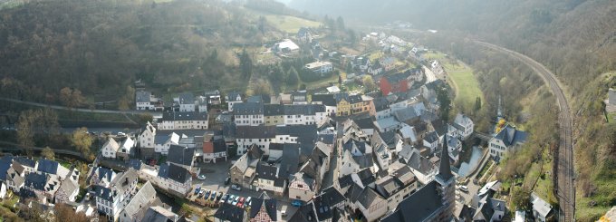 Panorama von Monreal von der Löwenburg aus