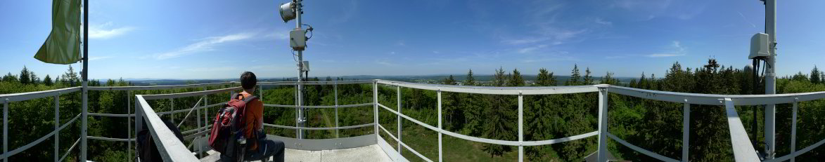360°-Panoram von einem Turm aus 360°-Panoram von einem Turm aus