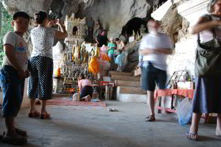 in der Pak Ou Höhle