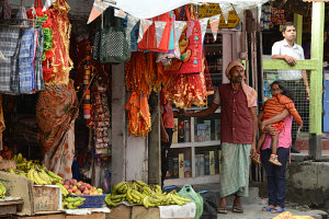 Bild: Bunter Laden in Rangpo