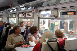 Bild: Im übervollen Zug nach Glasgow Bild: Im übervollen Zug nach Glasgow