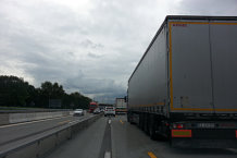 Bild: Regen und Stau unterwegs Bild: Regen und Stau unterwegs