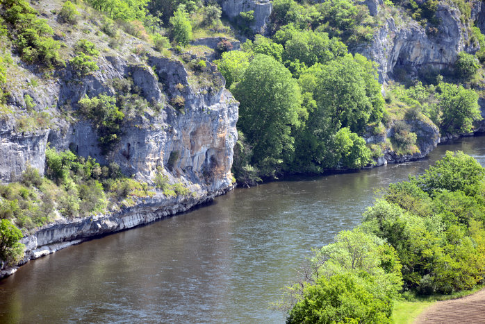 Kalksteiwand an der Dordogne