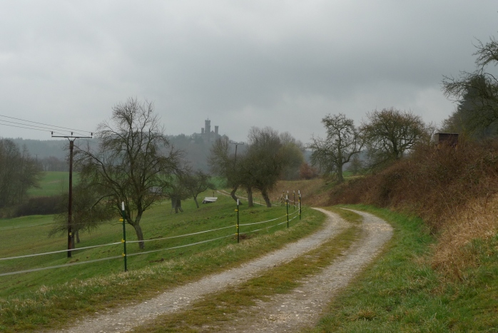 Schloss Schaumburg im Hintergrund