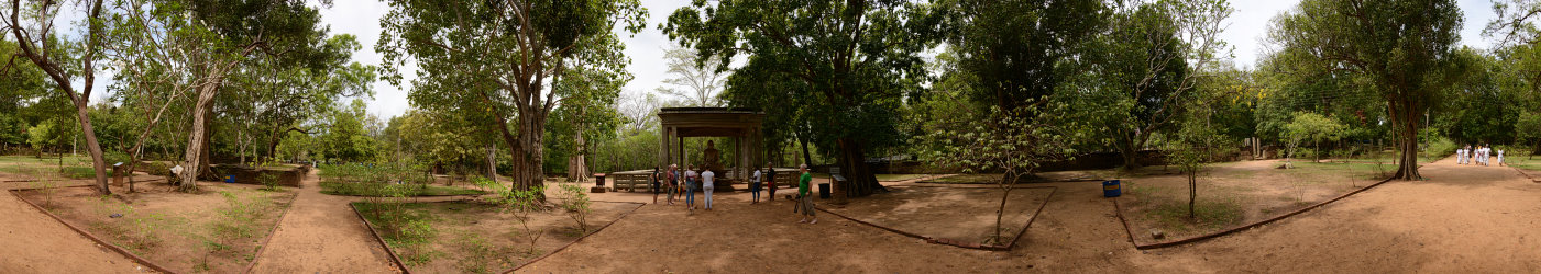 Bild: 360°-Panorama an einer Buddhastatue