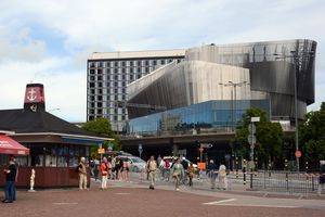 Bild: Blick auf ein Hotel und Kongresszentrum