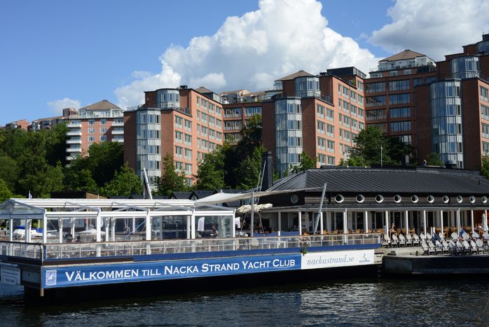 Nicht schön, liegt aber am Wasser