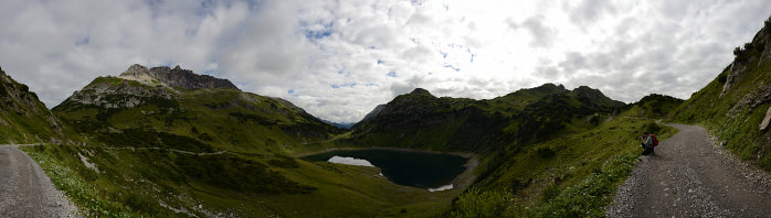 Bild: 180°-Panorama am Formarinsee mit Blick auf die Freiburger Hütte Bild: 180°-Panorama am Formarinsee mit Blick auf die Freiburger Hütte