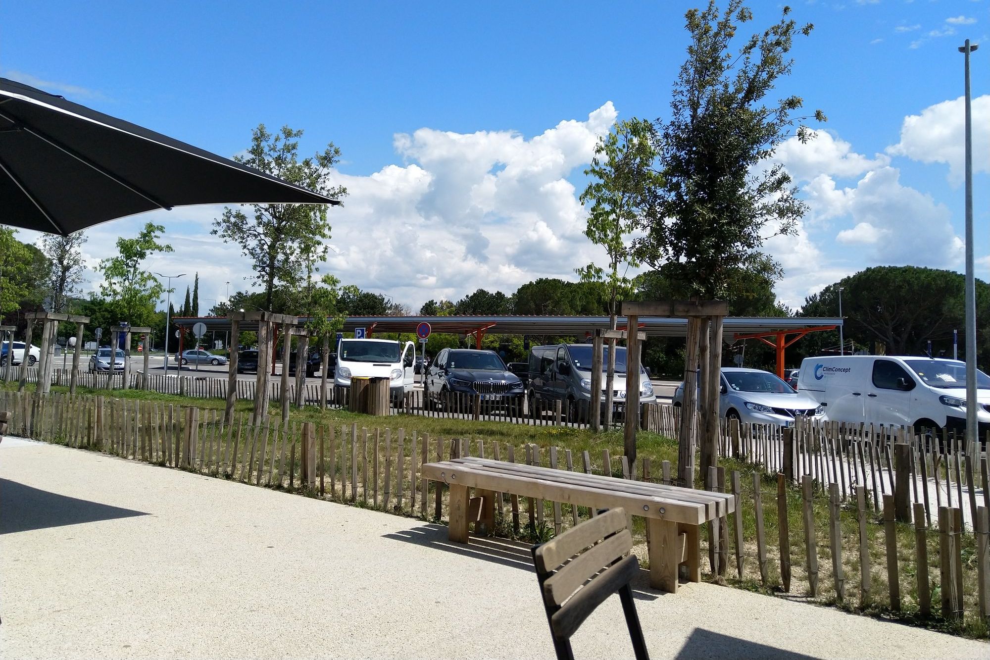 Ein Café auf der Autobahn - idylisch Ein Café auf der Autobahn - idylisch
