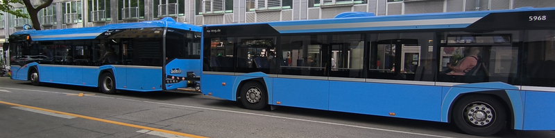 Bus mit Anhänger