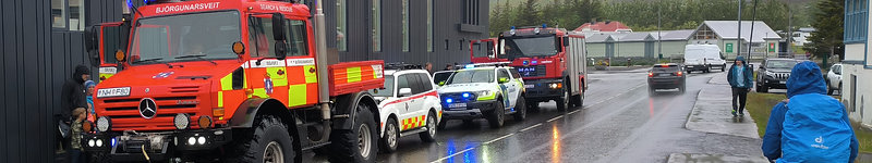 Kinder dürfen am Unabhängigkeitstag im Feuerwehr-, Kranken- und Polizeiauto mit Blaulicht und Sirene mitfahren