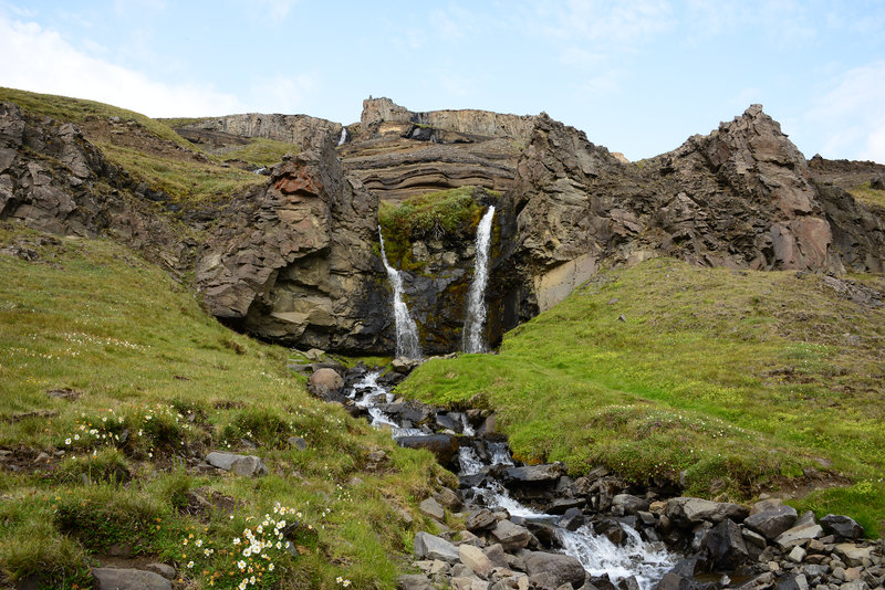 Noch ein kleiner Wasserfall am Wegesrand