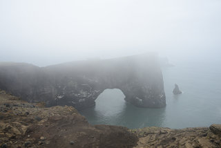 Auf dem Felsen Dyrhólaey