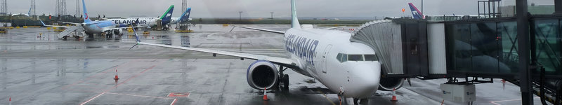 Unsere Maschine am Flughafen