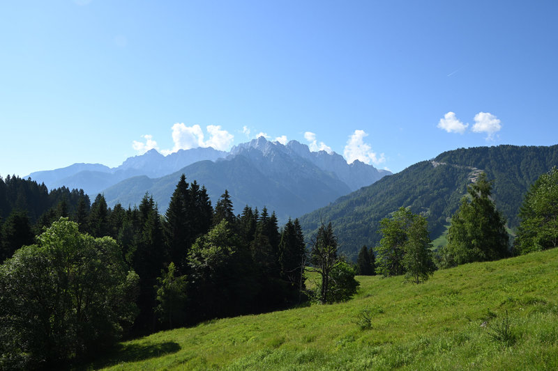 Das 'Triglav-Gebirge' morgens im Sonnenschein