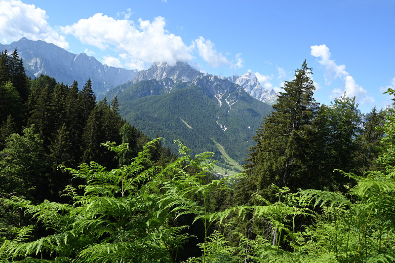 Das 'Triglav-Gebirge' morgens im Sonnenschein