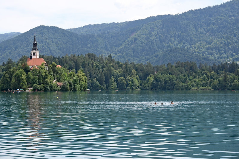 Der Bleder See mit der Marienkirche auf einer kleinen Insel