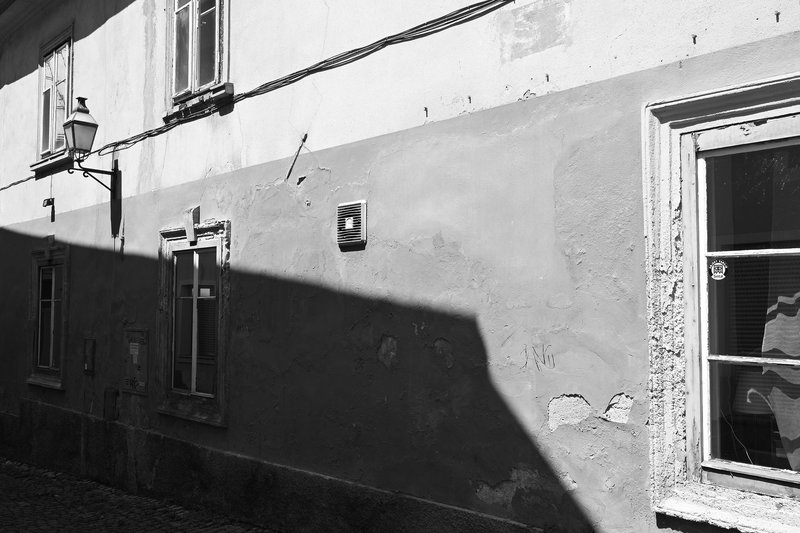 Alte Wand in einer Gasse